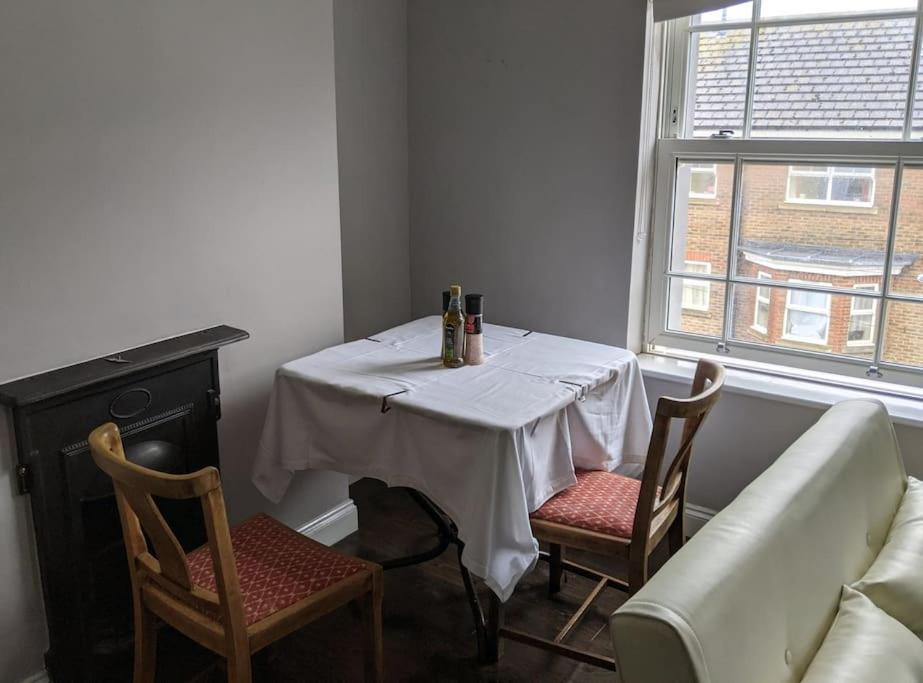 Folka Rocks Apartment Folkestone Bagian luar foto